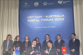 L'UTS signe un protocole d'accord avec l'Institut vietnamien des postes et télécommunications en août 2023. Photo d'archives: VNA