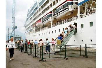 Vietnam et Singapour coopèrent dans le tourisme de croisières