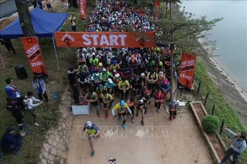 Les coureurs vietnamiens remportent le Marathon en sentier du Vietnam 2020