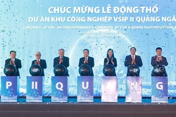 Cérémonie de lancement des travaux du parc industriel VSIP II à Quang Ngai. Photo: VNA