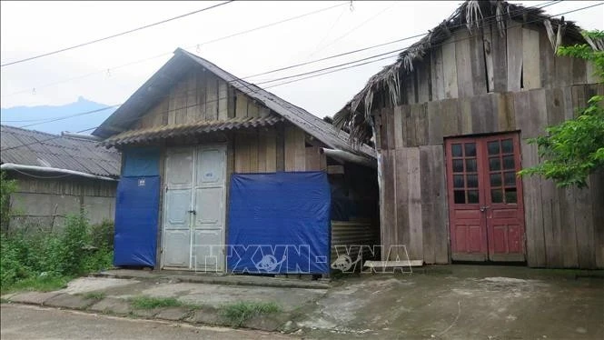 Maisons insalubres dans le district de Van Ban, province de Lao Cai. (Photo : VNA)