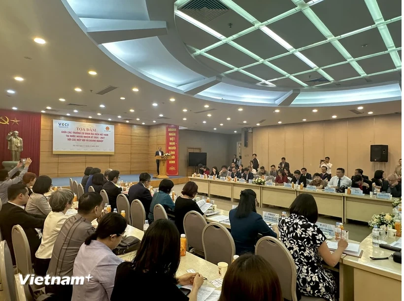 Les missions diplomatiques vietnamiennes à l'étranger jouent un rôle important pour aider les entreprises à accéder au marché mondial. Photo : Vietnamplus