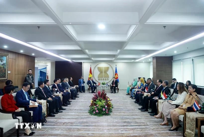 Le secrétaire général Tô Lâm rencontre le secrétaire général de l'ASEAN Kao Kim Hourn et le Comité des représentants permanents auprès de l'ASEAN (CPR). Photo : VNA