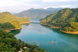 Les grands potentiels du tourisme communautaire au lac de Hoa Binh 