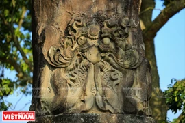 La mystérieuse colonne en pierre de la pagode Dam