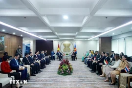 Le secrétaire général Tô Lâm rencontre le secrétaire général de l'ASEAN Kao Kim Hourn et le Comité des représentants permanents auprès de l'ASEAN (CPR). Photo : VNA