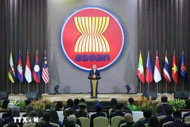 Le secrétaire général du Parti communiste du Vietnam (PCV), Tô Lâm, prononce un discours lors de la cérémonie marquant le 30e anniversaire de l'adhésion du Vietnam à l'ASEAN. Photo : VNA