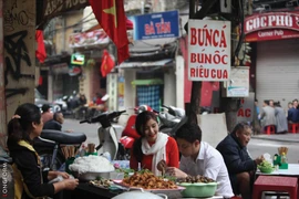 La cuisine traditionnelle de Hanoi, grâce aux saveurs délicates et à la combinaison magique des ingrédients typiques, a conquis les convives de partout, même les plus exigeants. Photo: VNP